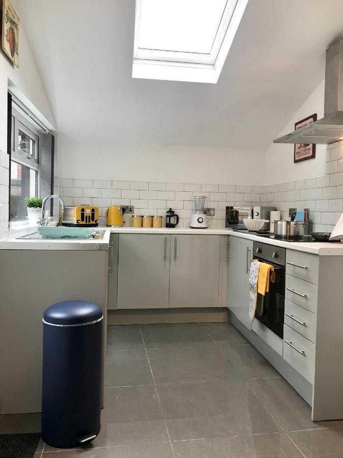 Stylish 3 Bedroom House Only 5 Mins From M6/M58 ウィガン エクステリア 写真