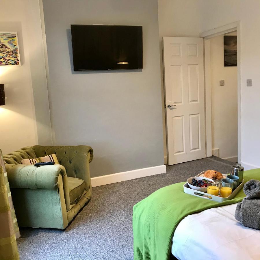 Stylish 3 Bedroom House Only 5 Mins From M6/M58 ウィガン エクステリア 写真