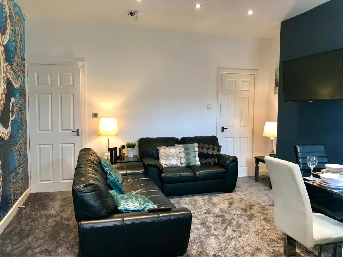 Stylish 3 Bedroom House Only 5 Mins From M6/M58 ウィガン エクステリア 写真