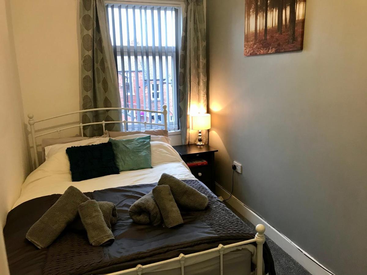 Stylish 3 Bedroom House Only 5 Mins From M6/M58 ウィガン エクステリア 写真